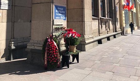 Сотрудники филиала по Северо-Западному федеральному округу Агентства возложили памятный венок в честь 75-летней годовщины Великой Победы
