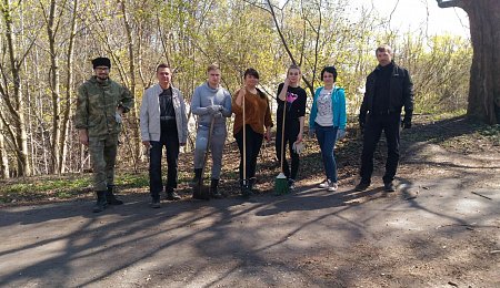 Северо-Западный Федеральный округ и Калининградское областное отдeлeние «Всероссийское общество охраны памятников истории и культуры» организовали субботник.