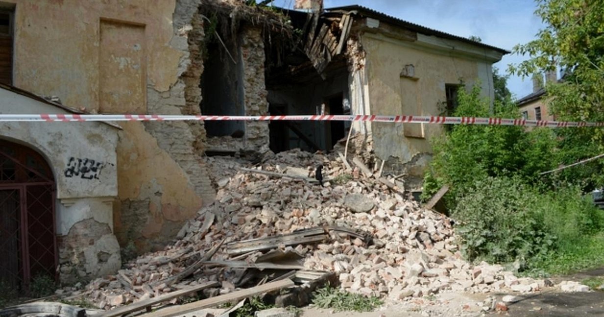 В Пскове обрушилась стена Дома предводителя дворянства: он был аварийным