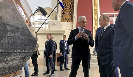 Президент России и мэр Москвы открыли после реставрации павильон «Космос» на ВДНХ