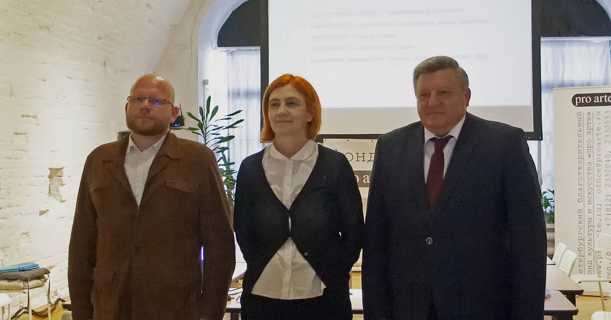 Алексей Меньшов обсудил создание комфортных условий для людей с ограниченными возможностями на объектах культурного наследия.