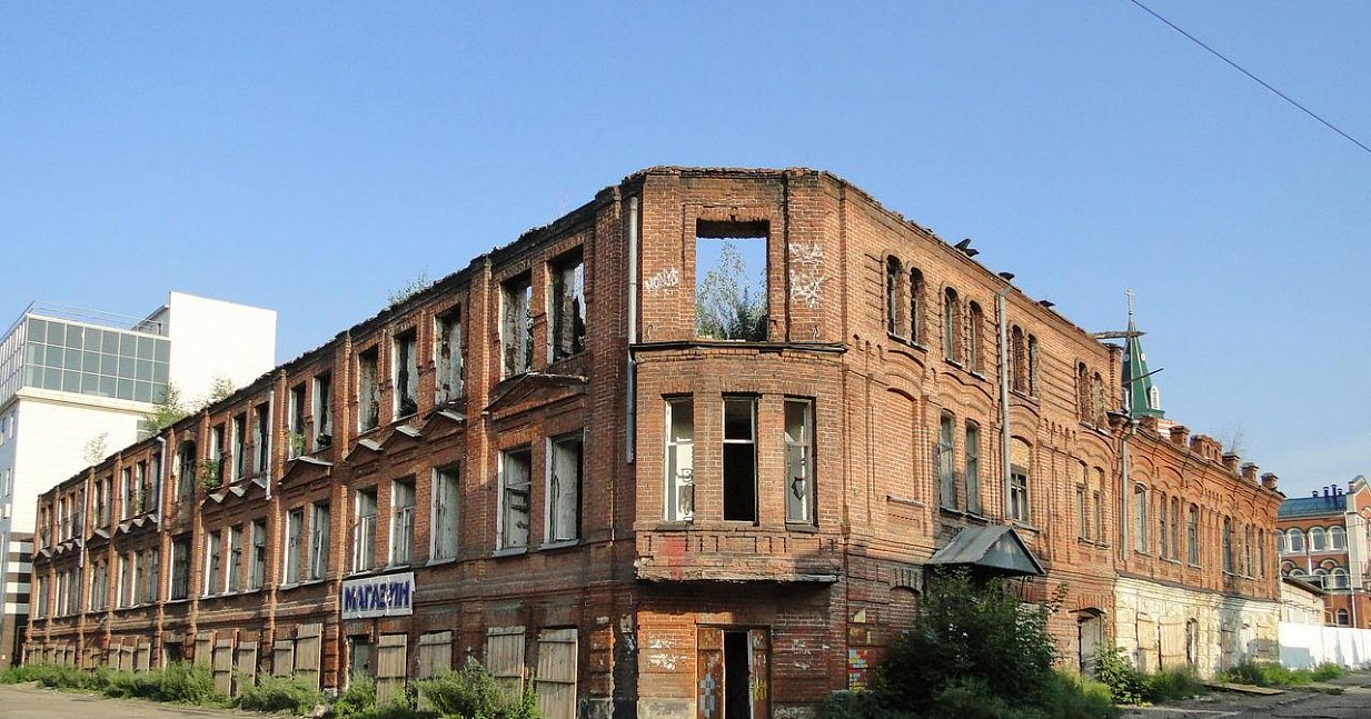 Более сотни памятников культуры разрушаются в городах Алтайского края — эксперт