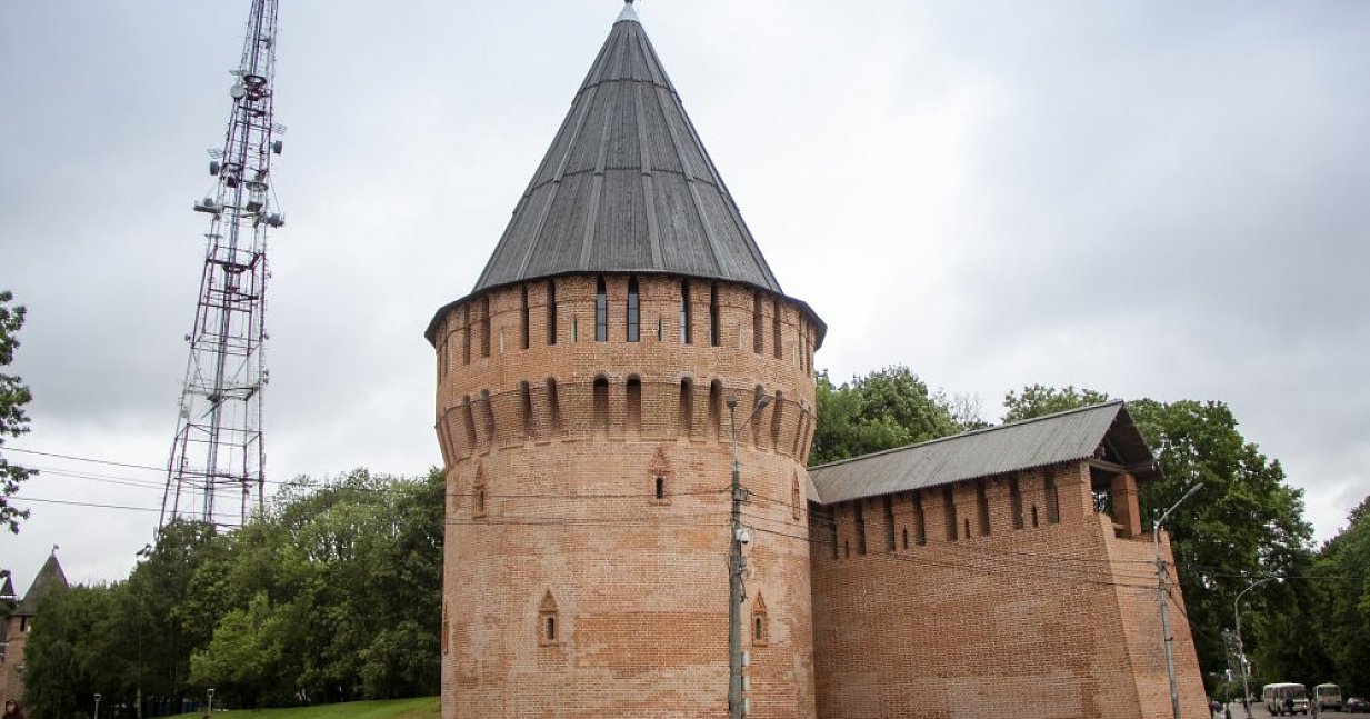 Реставраторы преобразили башню Громовую