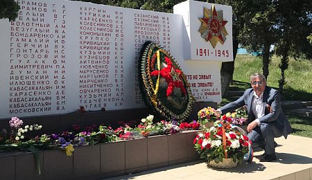 9 мая в день 75-летия Великой Победы руководитель Агентства В.Ф. Стойков возложил цветы к Мемориалу захоронения героев Великой Отечественной Войны в Анапском районе.