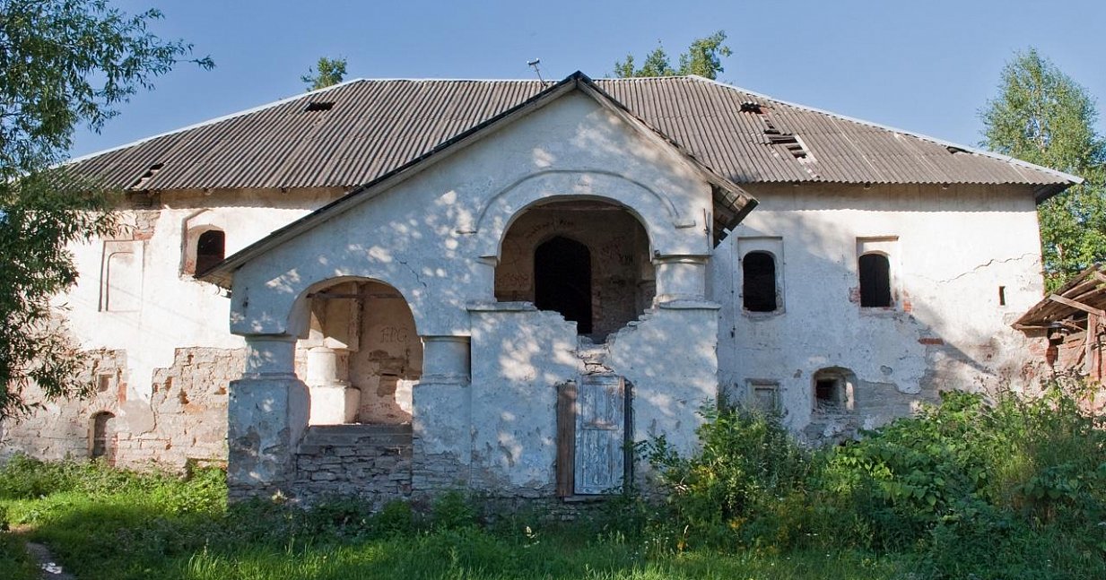 Сохранившегося дома. Солодежня Псков. Солодежня Псков фото. Памятники архитектуры Псковской области. Солодежня, XVII В., Г. Псков, ул. Гоголя, д. 42.