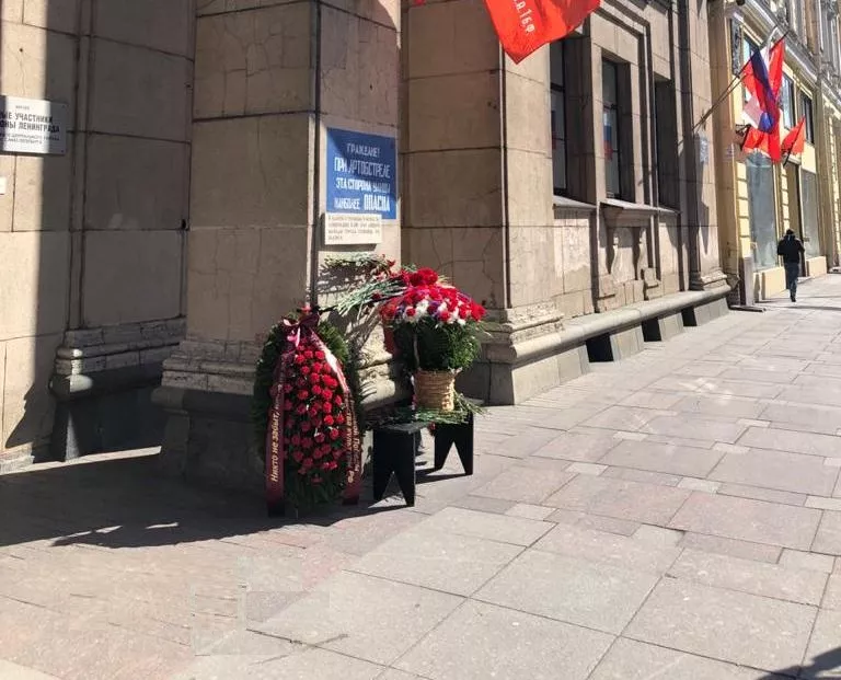 Сотрудники филиала по Северо-Западному федеральному округу Агентства возложили памятный венок в честь 75-летней годовщины Великой Победы