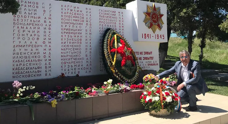 9 мая в день 75-летия Великой Победы руководитель Агентства В.Ф. Стойков возложил цветы к Мемориалу захоронения героев Великой Отечественной Войны в Анапском районе.