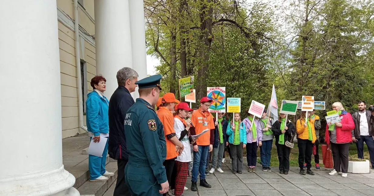 Экологические отряды привели в порядок территорию объекта культурного  наследия «Дом Харитонова»